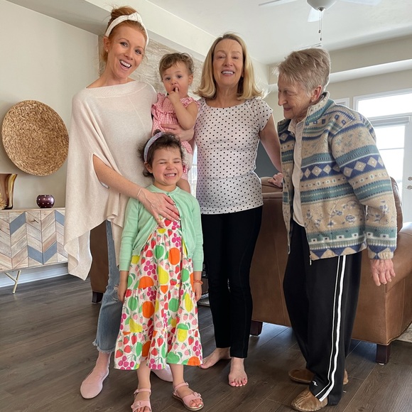 Meet your Posher, Elizabeth - Picture 2 of 2